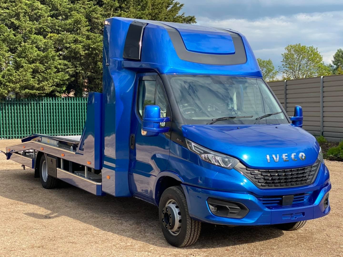/flat-bed-recovery-truck.jpg